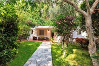 Ischia-Forio-Punta Caruso-La Grille du coq-villa 2 il prezzo della villa è riferito all'intero alloggio con il limite delle persone previste n 4 - 9