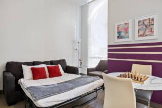 Stunning Downtown Apartment with Pool, Laundry, Parking - Dallas - 2