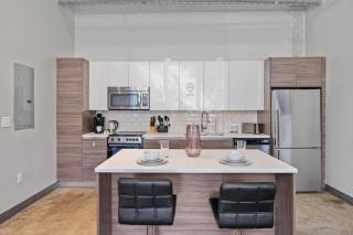 Stunning Downtown Apartment with Pool, Laundry, Parking - Dallas - 6