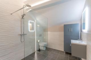The Old School House - Luxury Themed Apartments - Nottingham - 2