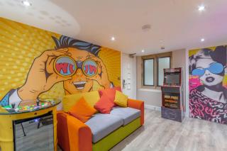 The Old School House - Luxury Themed Apartments - Nottingham - 0