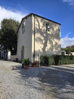 La Villa apartments Tinaia - Excellent for Sardegna & Corsica - 6-8 beds - Private parking included with camera - Livorno - 6