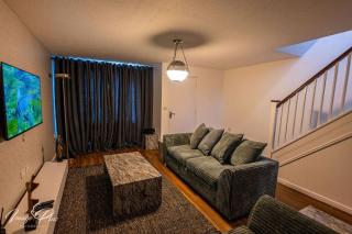 Stylish 3-Bedroom House - Rainham - 3