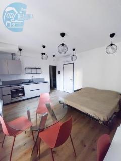 Economo B5 Tirabora Short Rent - 6