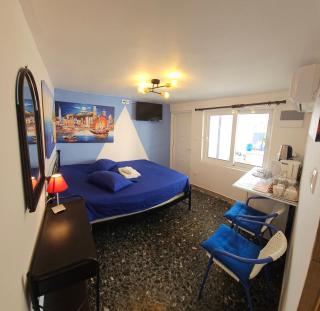 4Seasons Suites Paradise Near Airport - Markopoulon - 4