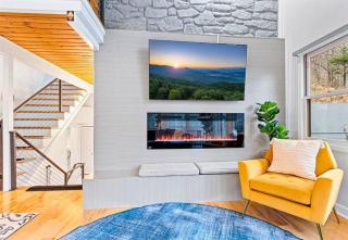 Mountain Bliss: 4BR ,Hot Tub, Views, Games! - Waynesville - 1