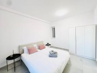 SUNSHINE SUITS - BRAND NEW APARTMENTS - 1