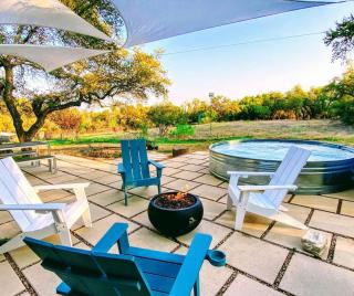 Cozy Cabin w Pvt Heated Pool Under Epic TX Stars - 7