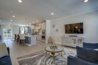 3 Mi to Ocean City Boardwalk Townhome with 2 Decks - Berlin - 2