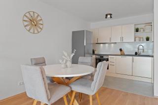 Roomfall Apartment am Kurpark mit TG & Wifi & Balkon - 7