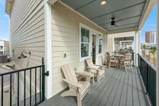 New Listing! Luxury Home, Sleeps 10 w/ Shared Pool - Gulf Shores - 7