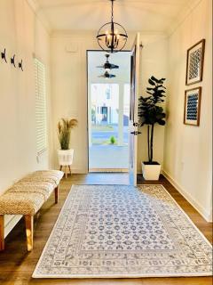 Beautiful 3br/25ba w/ Kayak access, Sleeps 10 - Orange Beach - 2