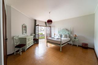 Amorosa Villa, 500m from the beach by House and People - Amorosa - 2