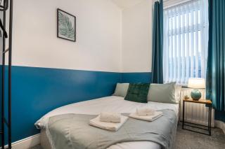 3 Bed-Free Parking-Close to City - Low Team - 5