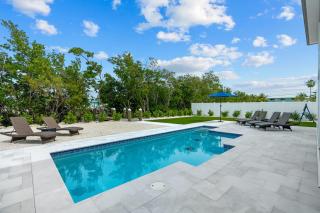 Luna Light ~ Waterfront ~ Pool ~ Dock ~ Views - Marathon - 2