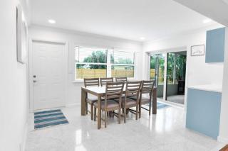Oasis: Hot tub, fire pit, fun! - Vero Beach - 6