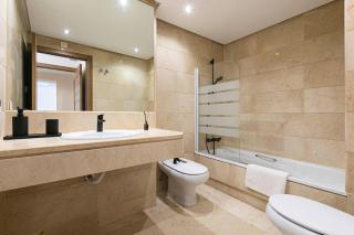 Spacious and luxurious apartment in Puerto Banus - Marbella - 4