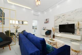 White & Gold Apartment - 6