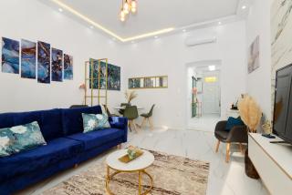 White & Gold Apartment - 5