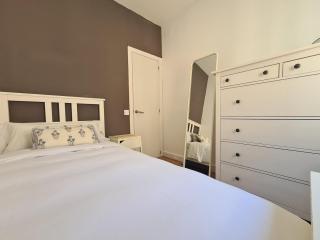WALK to CAMP NOU - Wi-Fi AC 3 Bed by MyRentalHost - Hospitalet de Llobregat - 4