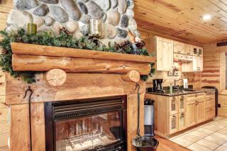 Eagle`s Lair - Log Home - Lead - 2