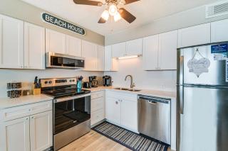 Bright Gulf Shores Beachfront Condo with Pool Access - Gulf Shores - 3