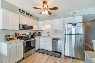 Bright Gulf Shores Beachfront Condo with Pool Access - Gulf Shores - 2