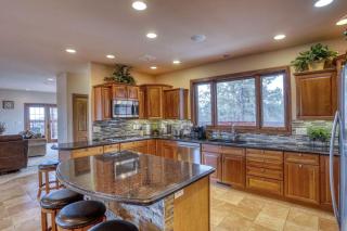 Highland Hilltop Retreat - 9