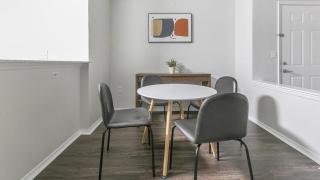 Landing Modern Apartment with Amazing Amenities (ID1387X817) - Blue Ash - 5