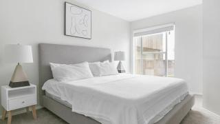 Landing Modern Apartment with Amazing Amenities (ID1387X817) - Blue Ash - 1