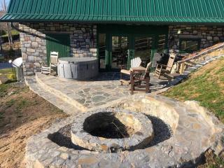 Fairytale: Hot Tub & Trout Stream & Petting Zoo? - Sugar Grove - 6