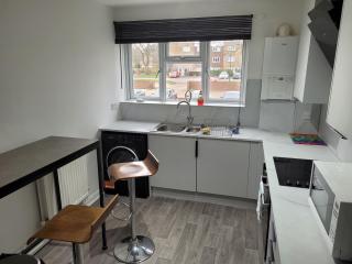 RentUnique Nimrod House 2 bed ample parking - Crawley - 8