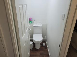 RentUnique Nimrod House 2 bed ample parking - Crawley - 3
