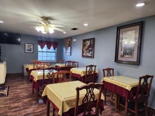 Super 8 by Wyndham White Hall - 8