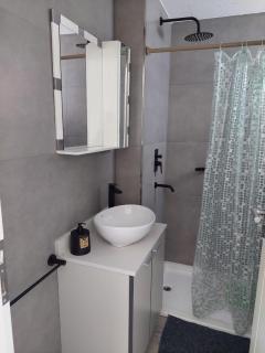 Depto Sofía en Primera Junta, zona centro - 2