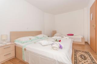 Apartments Neda - Omiš - 0