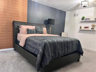 Spacious 4-Bedroom Home, Comfortably Sleeps 10 - Barrie - 8