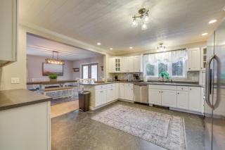 Spacious Eagle Lake Home with Fireplace and Deck - - 2