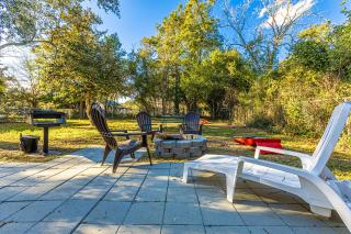 Beachy Central, Near Beach, 2 King Beds, Crib, Huge Private Yard, Patio, Porch, BBQ, & Firepit - Myrtle Beach - 8
