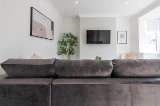 Spacious 3-Bedroom House near Elland Rd Stadium & Leeds City, Ideal for Contractors & Long Stays - NordStay - Beeston Hill - 3