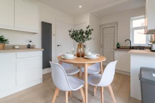 Spacious 3-Bedroom House near Elland Rd Stadium & Leeds City, Ideal for Contractors & Long Stays - NordStay - Beeston Hill - 1