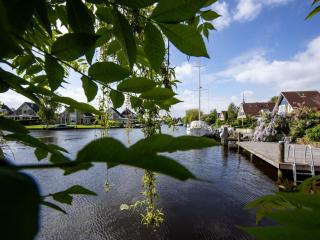 Holiday escape with a Private Jetty - 9