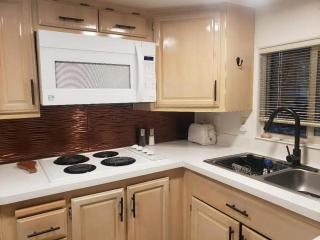 Odysea Ocean Cabin 26 w Jacuzzi & Modern Decor - 6