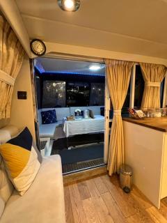 LUXURY 40 FOOT YACHT ON 5 STAR OCEAN VILLAGE MARINA SOUTHAMPTON - minutes away from city centre and cruise terminals - Free parking included - FULLY HEATED FOR WINTER! - Southampton - 7