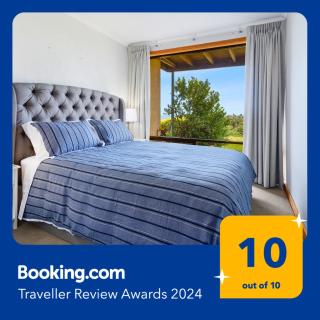 Esplanade 3BR Holiday Home with Magic Ocean Views - 1