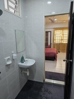 Seberang Jaya Family Pool Homestay Near Hospital 3 Bedroom Aircond 2 Bathroom & Family Room Aircond - 6