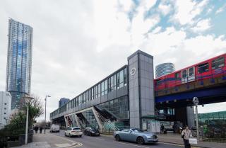 Beautiful 1 Bed Apartment with Living Room - Londra - 4