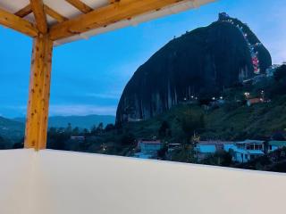 Cómoda casa con espectacular vista a la piedra y embalse - Guatapé - 1