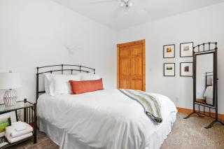 The Lodge, 'North Woods' style, boutique Galena Getaway! - Galena - 1
