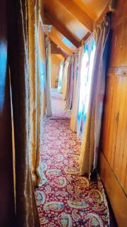 Houseboat young wild Rose - Srinagar - 3